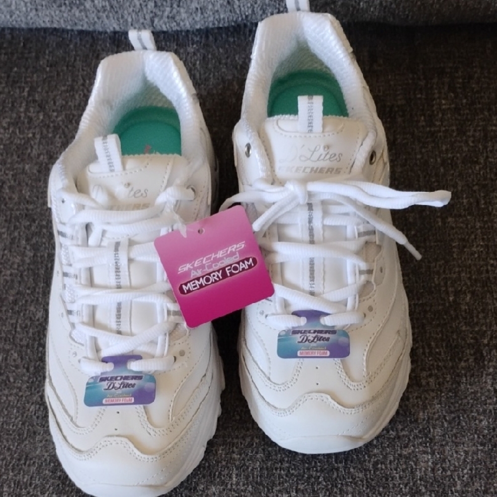 Skechers D'Lites White Sneakers with Memory Foam. Wide Fit.